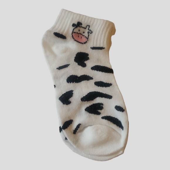 Cute, trendy cow ankle socks, One size, NWOT - Picture 2 of 2